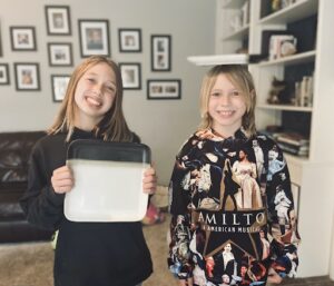 children holding plates