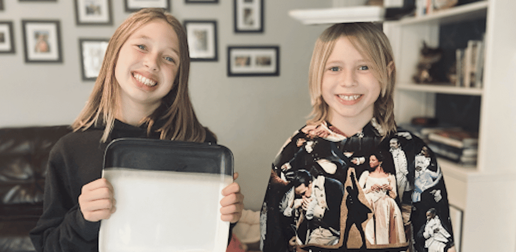 children holding plates